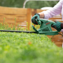 Bosch Bosch EasyHedgeCut 45 Corded Hedge Cutter (240V) 0600847A71 10 Bosch Bosch EasyHedgeCut 45 Corded Hedge Cutter (240V) 0600847A71 -Garden Care 70731734 4