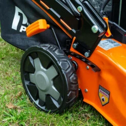 P1 Hyundai Powered 51cm / 20 Petrol Electric Start Lawnmower P5100SPE 9 P1 Hyundai Powered 51cm / 20 Petrol Electric Start Lawnmower P5100SPE -Garden Care 9132449 3
